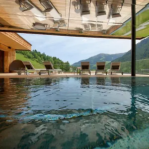 https://hotel-marten.saalbachhinterglemmhotels.com